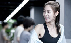 你想當萌醫生還是長官千金？《急診男女》穿搭妝容大PK    韓劇、急診男女、宋智孝、韓妞美妝、韓星、戲劇、明星、穿搭、妝容、PK、正妹、千金、醫生