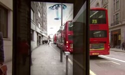 外星人襲擊倫敦街頭？出乎預料的公車站驚喜廣告 廣告、外星人、公車站、隕石、章魚