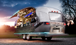 邊旅行邊開派對！目眩神迷的行動酒吧拖車 Airstream、Apollo 70、拖車、酒吧、派對