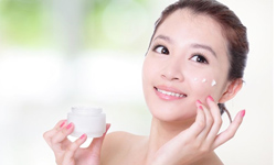 其實隔離霜根本就不能「隔離」？！破解底妝迷思停看聽 ibeauty、百貨、藥妝店、隔離霜、隔離、彩妝、妝前霜、防曬、潤色、飾底乳、修飾、毛孔、BB霜、柔化、防曬乳、亮膚色