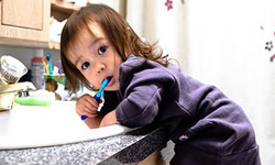 電動牙刷比較能刷？挑選牙刷的正確觀念 牙刷、電動牙刷、刷毛、刷牙、手柄