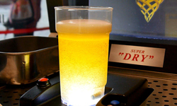 老闆，來一杯啤酒龍捲風！由杯底湧上來的啤酒新喝法 啤酒、朝日、日本、Asahi、龍捲風、泡沫、乾杯