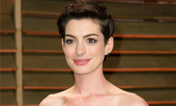 妞快報：安海瑟薇偷帶__去奧斯卡　坐錯位子也不曉得 妞快報、安海瑟薇、喬瑟夫高登李維、奧斯卡、喝醉