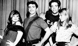 還沒進軍好萊塢之前只能演話劇過過戲癮！大明星求學時期話劇照 求學時期、話劇、艾希頓庫奇、Ashton Kutcher、珍妮佛古德溫