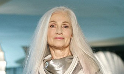 龐克魂老小都上伸展台！台下蕾哈娜露點搶鏡 伸展台、服裝秀、台上、台下、龐克