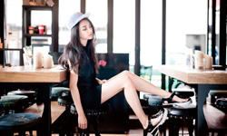 時髦人士關注度百分！最in的帥氣女孩打扮 愛女生、風格、帥氣感、率性、個性單品、楔型鞋、襯衫、丹寧短褲