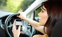 低頭族司機，免驚啦？30秒震撼短片點醒你 低頭族、司機、嚇到、車禍、低頭