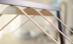 一吸衣櫃就變大！節省空間的無掛勾磁力衣架 德國、Flow Design、衣架、創意、衣櫥、空間、設計