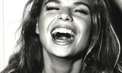 怎麼假裝收到禮物很開心？7步驟教給你！ 禮物、收禮、開心、假裝、驚訝、步驟、快樂、人情、世故、私話題、朋友、人際、禮貌、成熟、幼稚、感謝、送禮、包裝