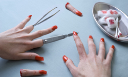 這是女性肢體屠宰場？反映物化女性問題的攝影集 Jessica Ledwich、女生、物化、抽脂、血腥