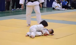 抱抱、傻笑、耍萌打遍天下！幼幼版柔道必殺四式 柔道、萌、兒童、小孩、運動