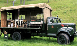 回歸自然露營去！由老舊消防車改裝的移動旅館 都市叢林、大自然、野地、森林、旅遊、郊遊、露營、旅館、蘇格蘭、古董、消防車、The Beer Monthd