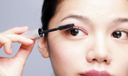 春天該畫甚麼妝？2014「藝術妝」畫法全攻略 beauty321、藝術妝、彩妝師Hanya、眼線、春裝、強烈色塊、透視感、輪廓、立體度、暈染