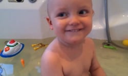 是Thank you還是F*ck you？一歲半萌孩飆髒話嚇壞爸爸 Thank you、Frog、青蛙、謝謝、Christopher Bennison