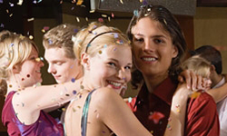 韓國畢業儀式黏答答？各國高校畢業文化比一比 私話題、韓國、台灣、日本、泰國、美國、畢業、卒業、卒業式、儀式、文化、黏答答、各國、高校、高中、文化、比一比