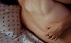 背對背睡感情比較差？從情侶睡覺姿勢看關係親密度 情侶、私話題、睡覺、姿勢、親密