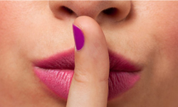 法令紋跑出來了！這些狀況無意間透露你的年齡機密？ 法令紋、魚尾紋、頸紋、皺紋、年齡