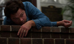 光看就超痛！ 明星的超有感跌倒鏡頭 跌倒、 西恩潘、 他不笨他是我爸爸、 梅莉史翠普、鬼店、傑克尼克遜、 華爾街之狼、 李奧納多狄卡皮歐