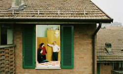 一次滿足大家的偷窺欲！驚鴻一瞥、望進窗內的攝影集    Giorgio Barrera、義大利、芬蘭、挪威、攝影、窗外、窗戶、偷窺、家庭、藝術