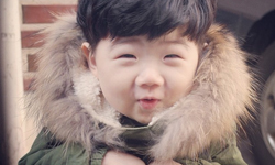 準備擄獲姊姊們的心！韓國萌喜感的小眼睛正太Kkamooong instagram、Kkamooong、正太、韓國、喜感、小眼睛、穿搭、潮、可愛、萌、小朋友、兩小無猜、臉頰、肉