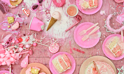 是剛打完食物大戰嗎？杯盤狼藉的反差美感攝影集 Davide Luciano、反差、美感、攝影、美食、亂、髒、餅乾屑、粉紅、失落、吃、藝術