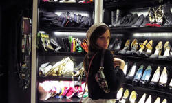 上輩子是蜈蚣轉世？一起偷窺女星的鞋櫃 鞋櫃、克莉絲汀、Christina Aguilera、寇卡達夏、Khloé Kardashian、米蘭達可兒、Miranda Kerr、瑪莉亞凱莉、Mariah Carey、派瑞斯希爾頓、Paris Hilton、潔西卡艾芭、Jessica Alba、琳賽蘿涵、Lindsay Lohan、