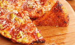 披薩控的人生完整了！加入拉麵與伏特加的瘋狂披薩口味 披薩、披薩控、米披薩、拉麵披薩、披薩實驗室