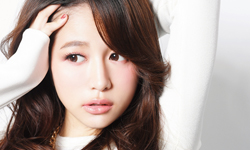 東方人擦橘紅色唇彩最顯白！2014春夏最in妝容示範 beauty321、螢光黃、粉橘、腮紅、咖啡金、艷橘唇、唇蜜、垂眼妝、珠光、粉霧感