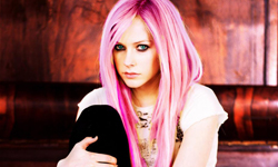 從滑板少年到卡卡卡-卡哇伊！ 搖滾人妻艾薇兒經典曲目 艾薇兒、滑板少年、innocence、Hot、Sk8er Boi