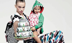 名模搜查線：讓專業的來！寶寶VS.名模愛的抱抱示範 超模、時尚、抱小孩、姿勢、專業、KarenElson、Sasha Pivovarova、Miranda Kerr、Victoria Beckham