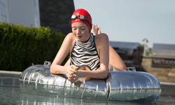 比恐怖蠟像館還逼真？戲水與裸泳雕塑 雕塑家、Carole Feuerman、恐怖蠟像館、雕像、雕塑