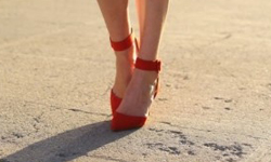 腳痛卻捨不得丟？女孩與尖頭鞋的愛恨情仇 尖頭鞋、流行女鞋、女鞋、鞋子、鞋款