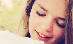 少女遊走迷霧森林　童話風格文字+相片後製App《MocaDeco》 朦朧、風格、專業、質感、照片