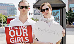 放開那女孩！眾名人一起聲援奈吉利亞遭綁架女學生 奈及利亞、綁架事件、BringBackOurGirls、蜜雪兒歐巴馬、艾美波勒、Alexa Chung、安海瑟薇、Cara Delevingne、潔西卡貝兒