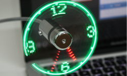 夏日電費抗漲妙招！涼爽又可提醒時間的USB時鐘風扇 USB、風扇、時鐘、夏季電費、省電