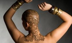 對抗化療最美的禮物！黑娜彩繪讓癌症患者找回自信 黑娜、Henna Heals、彩繪、癌症、加拿大