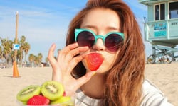 夾縫中求美白！夏天不能錯過的4個保養小細節 美白、夾縫、暗沉、腋下、手肘、膝關節、膝蓋、防曬、大象皮、角質、黑、夏天、腳趾、腳背