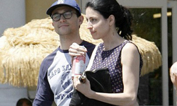 妞快報：沒錯他真的死會了！囧瑟夫擁女友高調現身街頭    妞快報、囧瑟夫、女友、Tasha McCauley