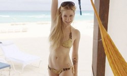 妞快報：不要再說她身材走鐘！艾薇兒大病初癒曬比基尼照 妞快報、艾薇兒、比基尼、巡迴演唱會、Hello Kitty