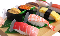 可惡，想吃！超擬真8貫壽司造型手機支撐架 壽司、食物模型、手機架、手機週邊