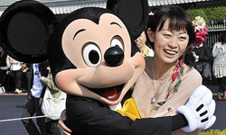 米奇跟妳打勾勾 迪士尼「未來通行證」16年後真的能用！ 東京、新奇、有趣、溫馨、感人迪士尼