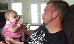 人生中第一句我愛你！2個月大女娃模仿把拔說「I love you」 Stephanie Passalacqua、我愛你、第一句我愛你、北鼻、女嬰