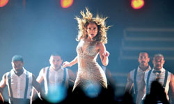 「我的身材沒問題，有問題的是你們！」女星愛自己宣言大聲說 愛自己、身材、宣言、茱兒芭莉摩、Drew Barrymore