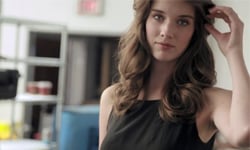 好情色的諷刺！？殘酷台詞刁難、廣告模特震撼 情色、諷刺、殘酷、台詞、刁難、模特兒、廣告、正妹、型男、美女、震撼、甩髮、舔唇、撫身、男女、俊俏、美麗、違和、性暗示、引人、遐思、時尚、殘忍、措手不及、臉色大變、救助兒童會、Save the Children