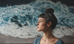 指尖流出山河！關注氣候變遷的冰山美人畫家Zaria Forman Zaria Forman、Chasing the Light、冰山、河、美人、冰島、格陵蘭、母親、女生、畫、北極、藝術