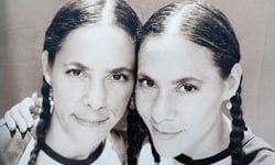 三人行真的行？雙胞胎姊妹3P性愛長達20年 私話題、雙胞胎、姊妹、戀愛、性愛