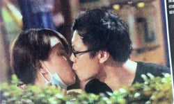 妞快報：彎彎鞠躬道歉認偷吃？新婚插畫天后與小王當街親吻互餵蛋糕 妞快報、插畫家、彎彎、偷吃、新婚