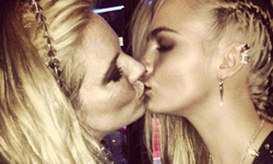 名模搜查線：有親有保庇？盤點被Cara親過的女模 Suki Waterhouse、Jourdan Dunn、凱特摩絲、席安娜米勒、Cara