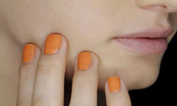 指甲油也可以保鮮！5招延長傳統指甲油的色彩壽命 VOGUE、光療指甲、指甲、美甲、護甲