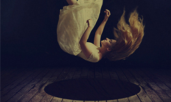 跟著愛麗絲一起沉睡入夢！墜入兔子洞後的夢遊奇幻旅程攝影集 愛麗絲、Brooke Shaden、兔子、超現實、奇幻